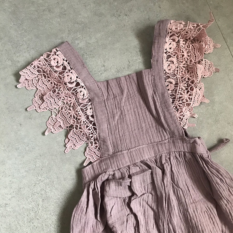 lifes レーススリーブベビードレス モーブ／生成り 70-80/90-100/110/120