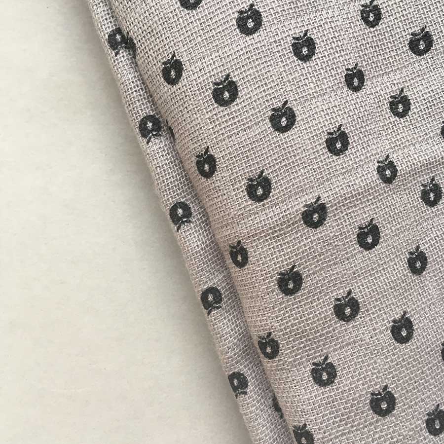 デンマークから Smafolk オーガニックコットン 大判ガーゼクロス 【クリックポスト可】  Burp Cloth mini apples ライトグレー 70×70cm お風呂上りやプールにも