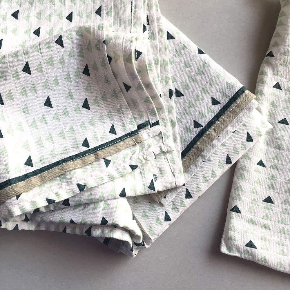 オランダから kidscase Rock swaddle [※1 クリックポスト可]　オーガニックコットン ガーゼおくるみ 薄緑 x ブラック