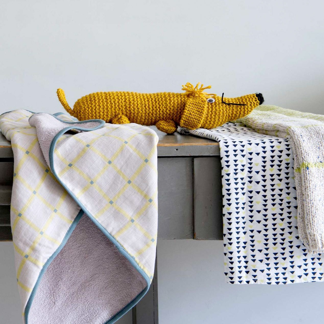 オランダから kidscase Rock swaddle [※1 クリックポスト可]　オーガニックコットン ガーゼおくるみ 薄緑 x ブラック