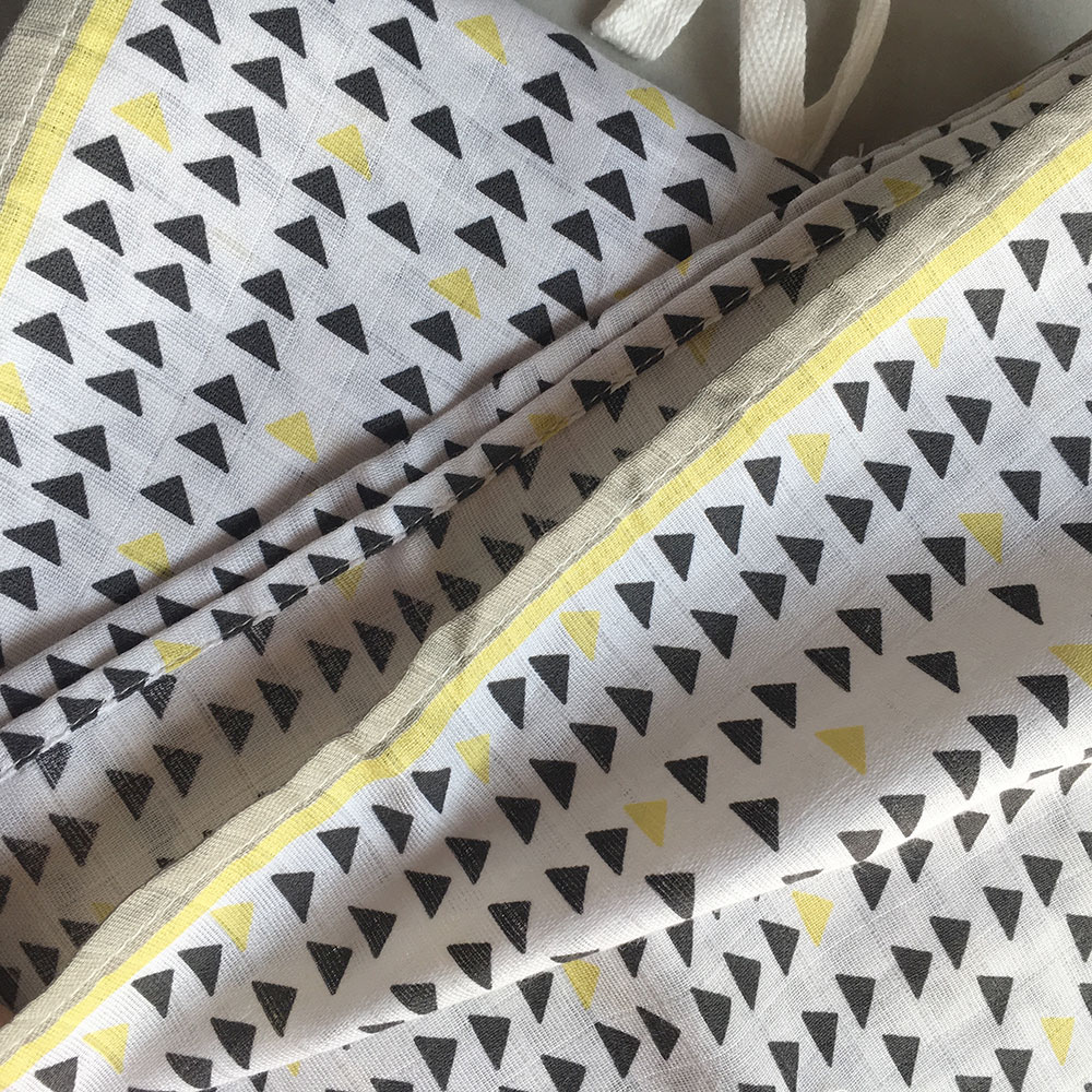 オランダから kidscase Rock swaddle [※1 クリックポスト可]　オーガニックコットン ガーゼおくるみ 薄黃 x こげ茶