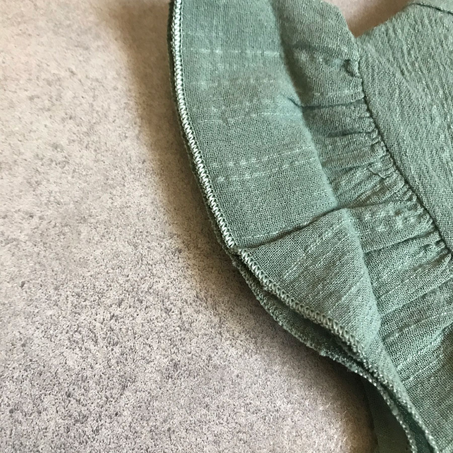 lifes フリルスリーブロンパース 60/70 GR/SG