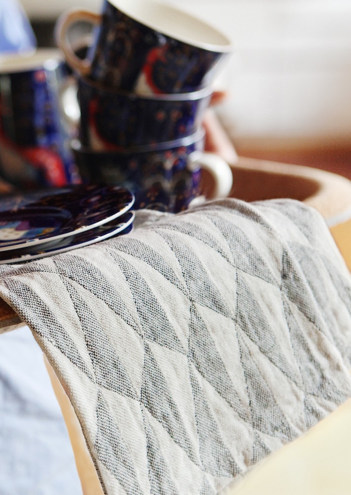 From Finland LAPUAN KANKURIT　TRIANO towel 48x70cm white-grey