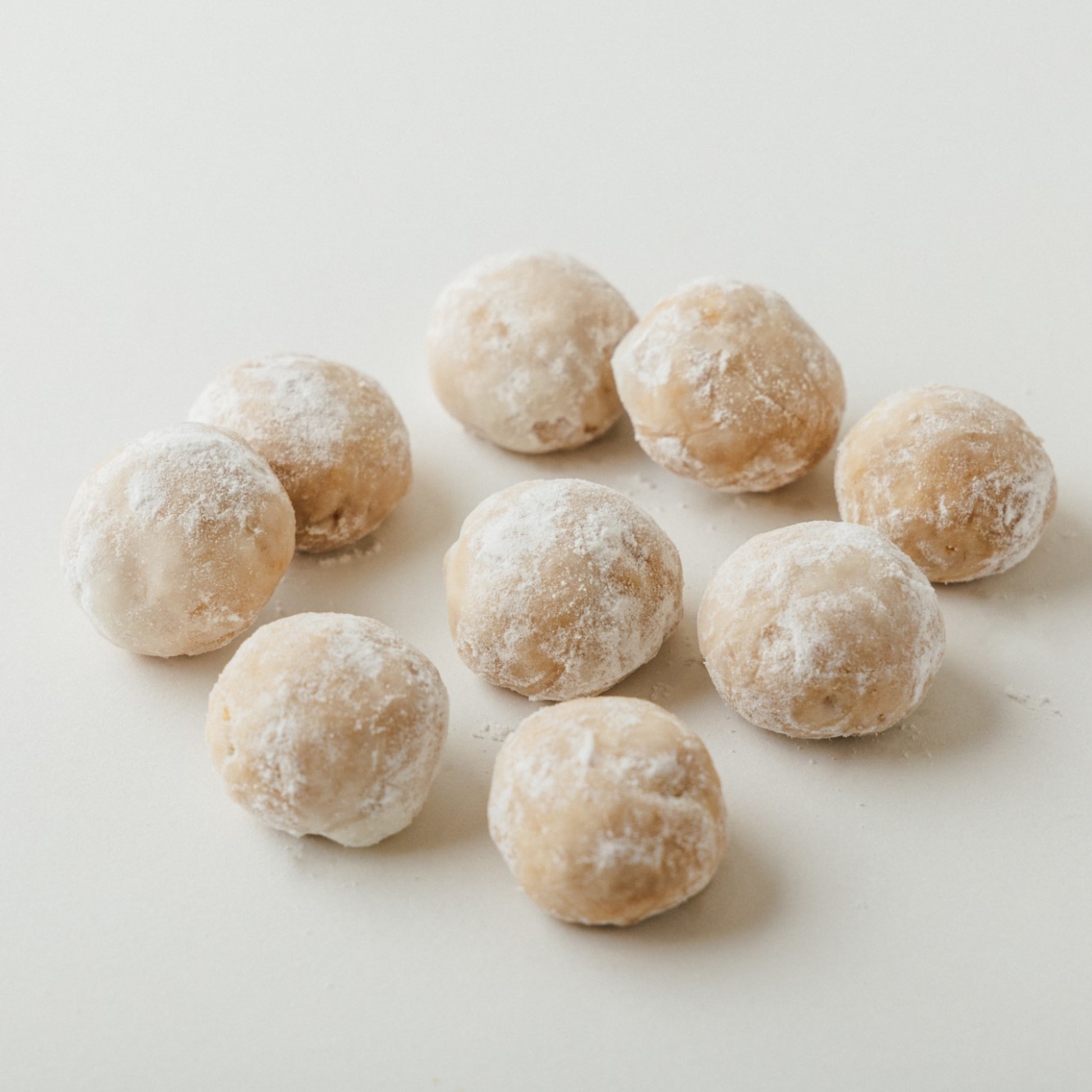 ＜スリーブ付き＞紅白スノーボール ストロベリー＆ヘーゼルナッツ