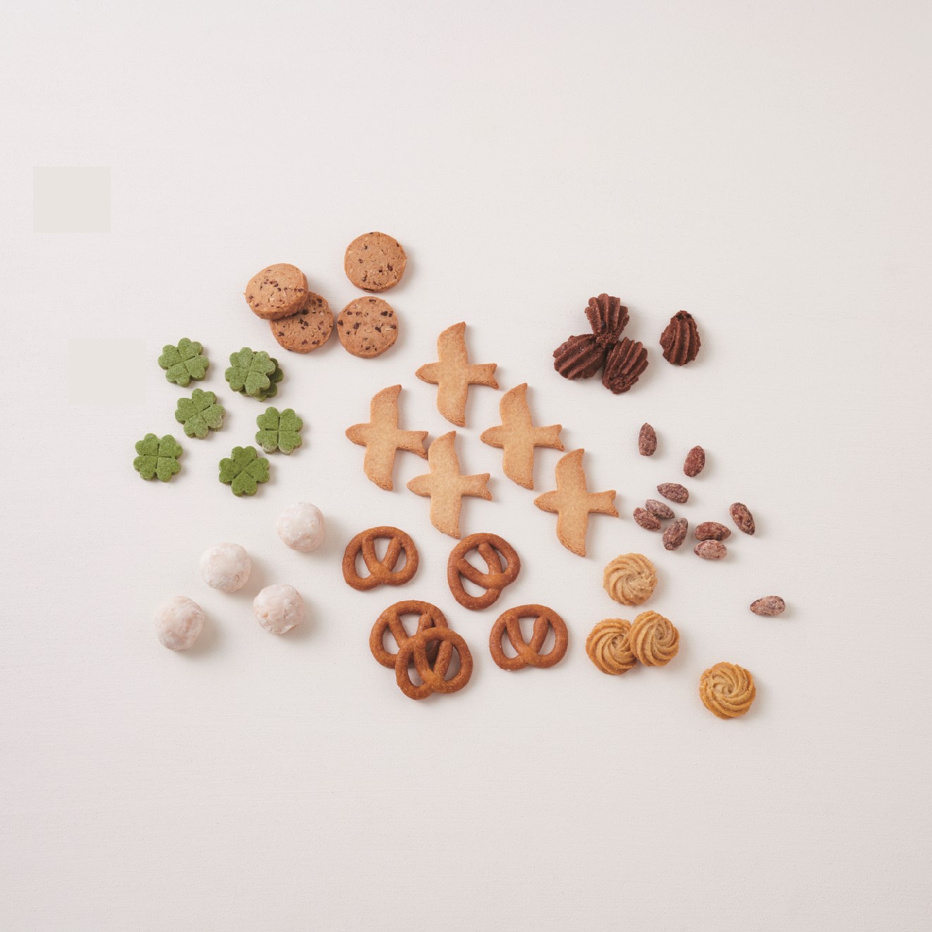 つばめとクローバーのクッキー缶