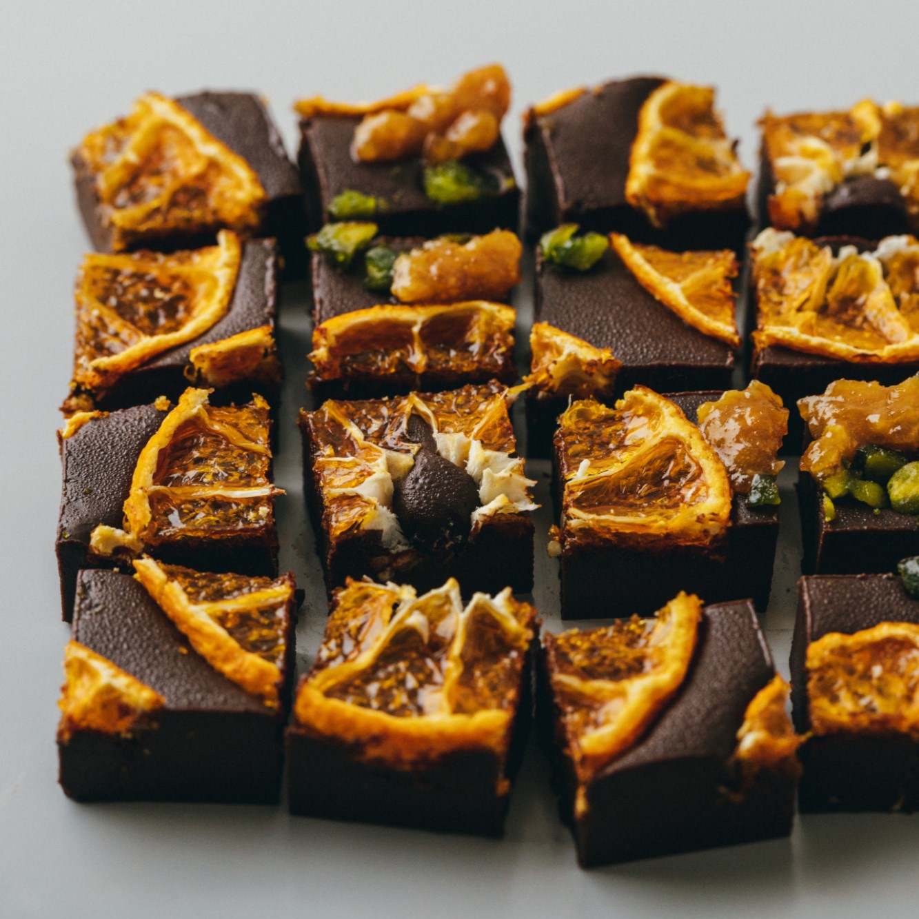 <ギフトにおススメ>ヴィーガン生チョコレート（プレーン・マンダリンオレンジ・ラズベリー＆ローズ）