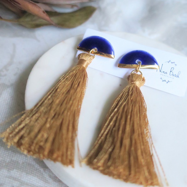 Nina Bosch 陶器ピアス halfmoon tassel blue