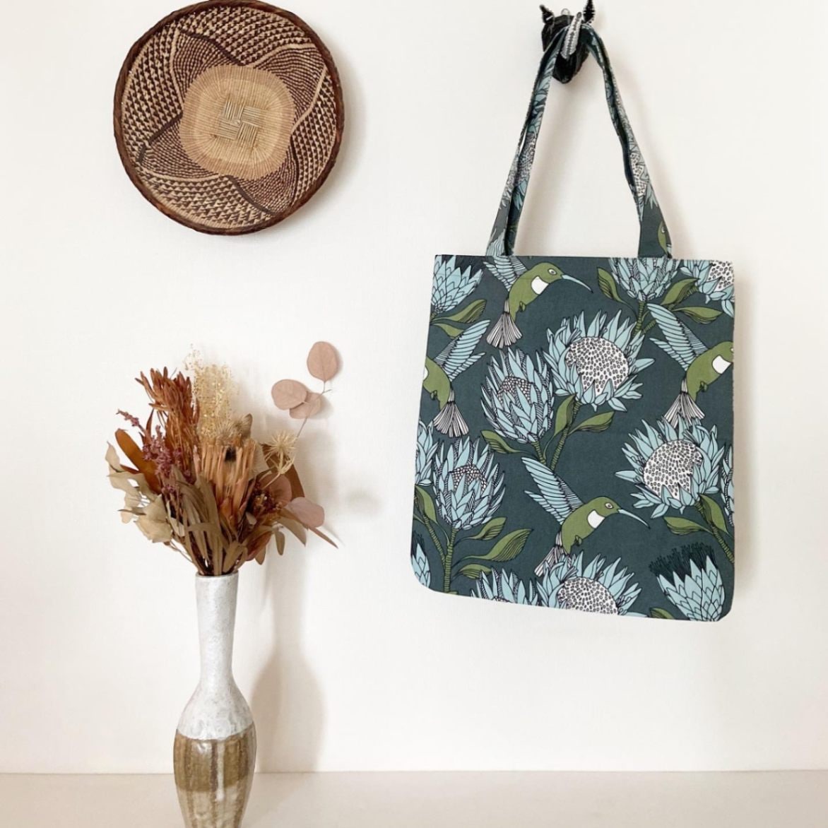 alovesupreme 南アフリカ プロテア柄トートバッグ blue protea on gray