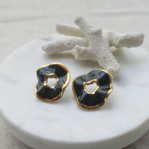 南アフリカ産 Nina Bosch Georgie陶器ピアス(Black)