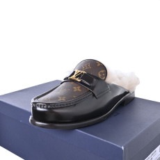LOUIS VUITTON MAJOR OPEN BACK LOAFER Υ ե 