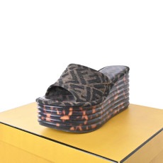 FENDI å С  
