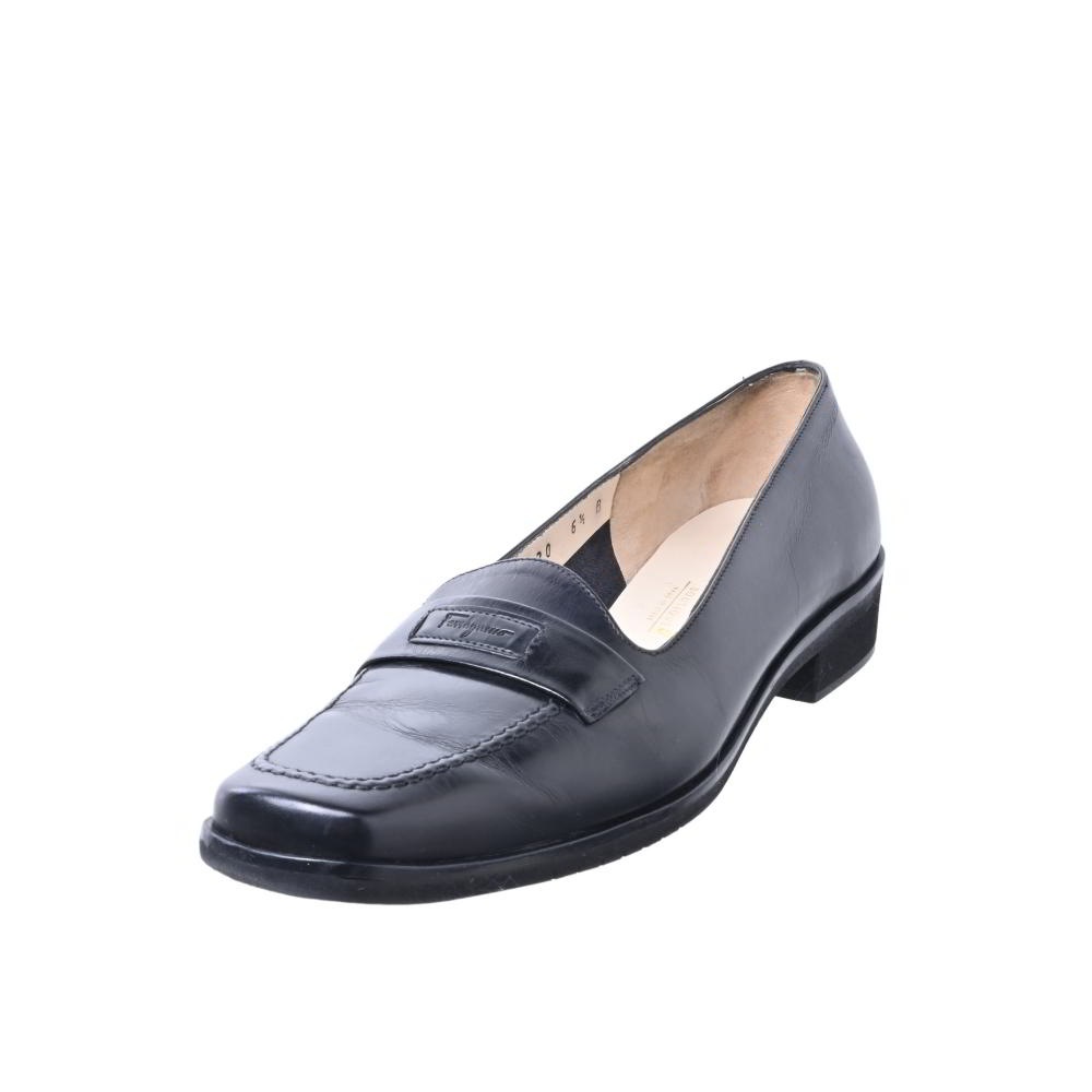 Salvatore Ferragamo 쥶 ե