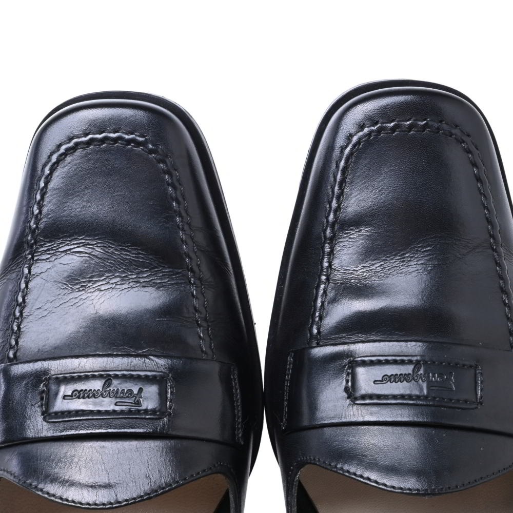 Salvatore Ferragamo 쥶 ե