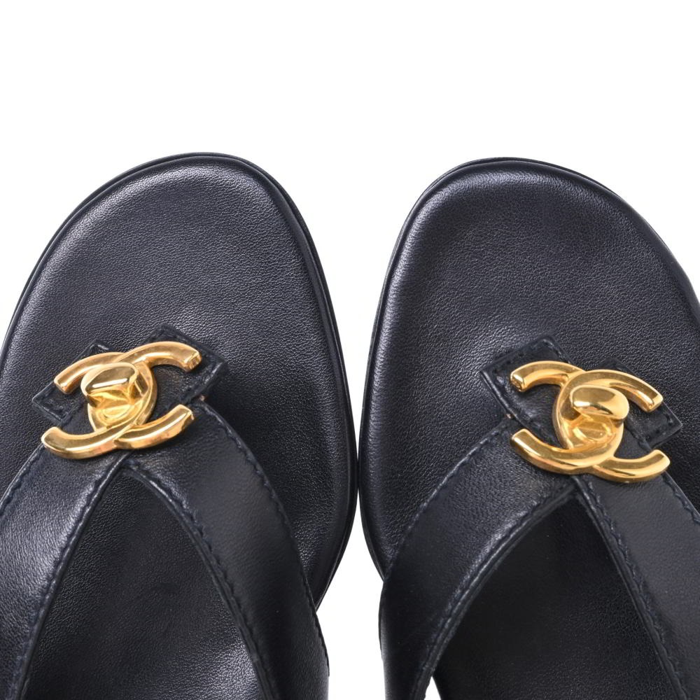 25A♥CHANEL ユニセックス レザー ターンロック ブローチ CHANEL 96P A06365 ヴィンテージ ターンロック レザー サンダル