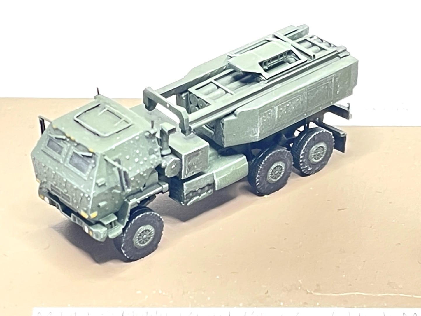 1/144　高機動ロケットシステム　HIMARS