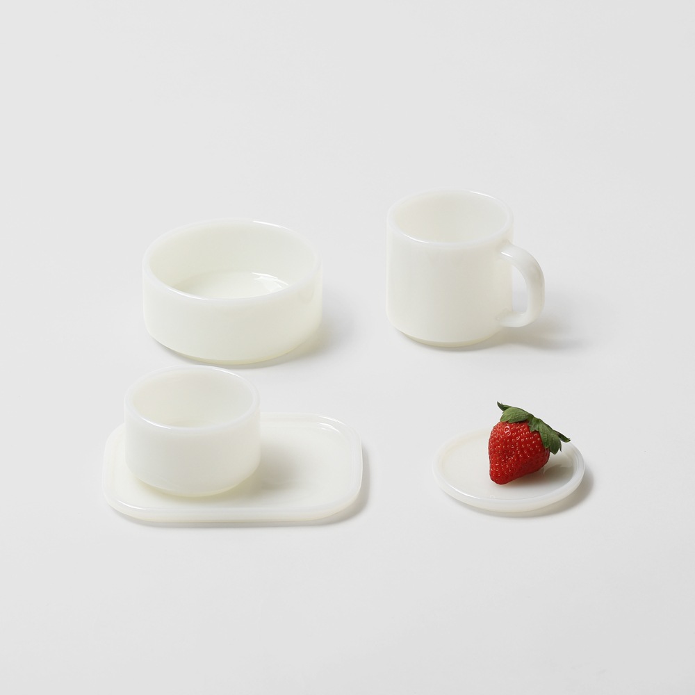 Milk Glass Plate10 2pcs 