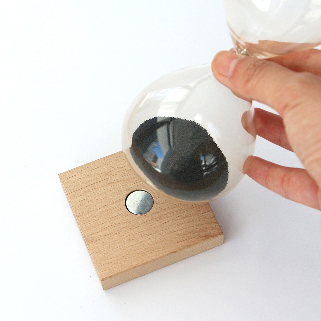 KIKKERLAND マグネティックアワーグラス | 砂鉄の砂時計 | BRANDS