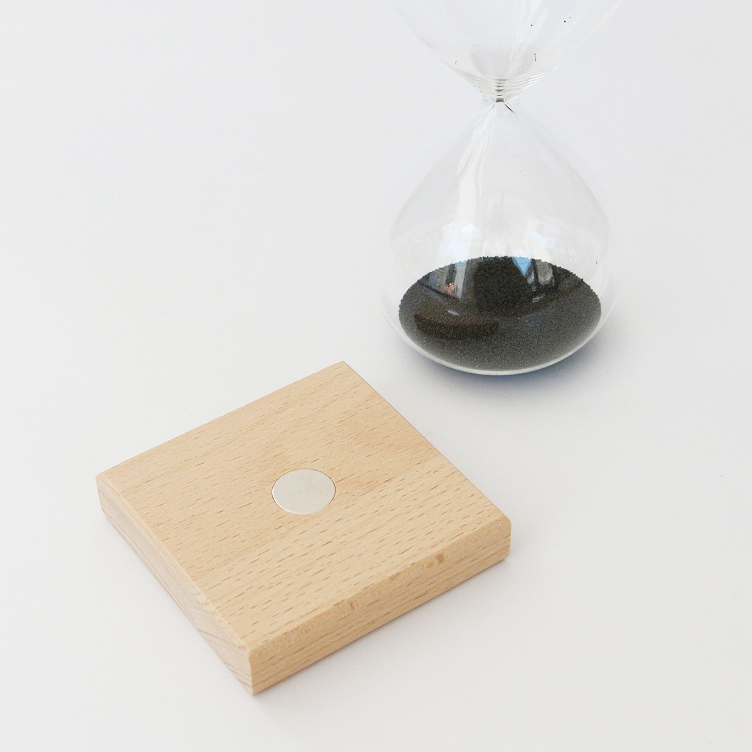 the Straight Story アート時計(非売品) 3064]KIKKERLAND(キッカーランド) Magnetic Hourglass