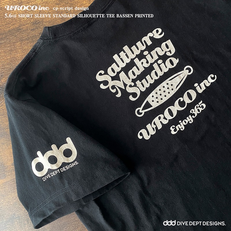 UROCO CP-SCRIPT BASSEN PRINTED SHORT SLEEVE TEE UCBS-0055