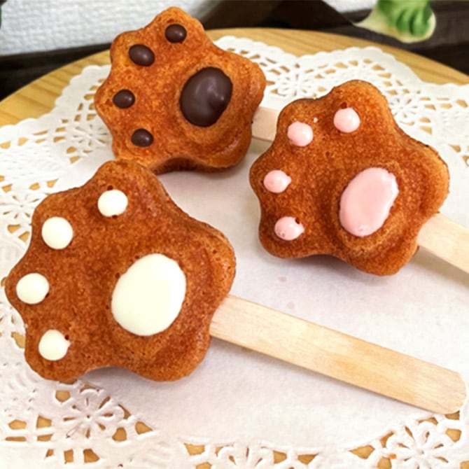 猫の手マドレーヌ＆焼菓子セット（猫柄ケース入）｜横須賀シフォン｜DOSKA