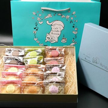【ライアン貼り箱】しっとりバター香る♪クグロフ型マドレーヌ(15コ入アソート)