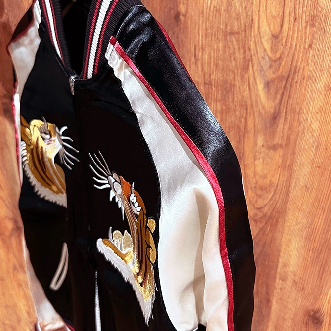 XXLサイズ]富士虎柄刺繍リバーシブルスカジャン ブラック【送料無料