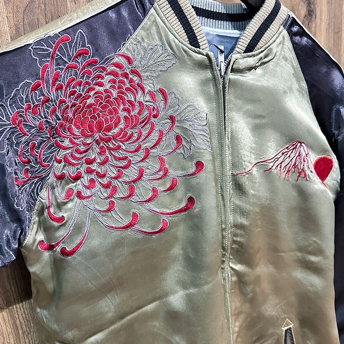 medaka15　兜鳥鯉家紋滝刺繍入りリバーシブルスカジャン 中古　XL 🐟🌊 ・ 【登竜門スカジャン】 鯉が瀧を登っています。 これは