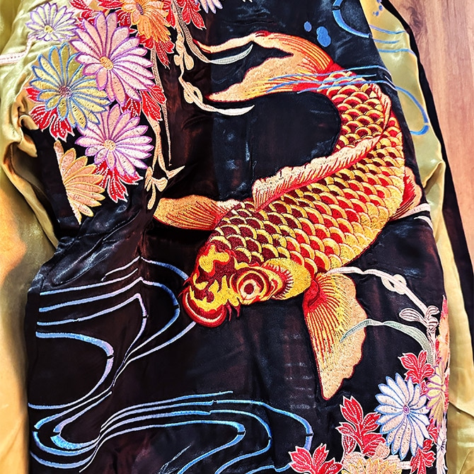 エゴトリッピング ブランチ リバーシブル スカジャン マリア 刺繍 S Sサイズ]火の鳥と菊花柄刺繍リバーシブルスカジャン｜手塚治虫