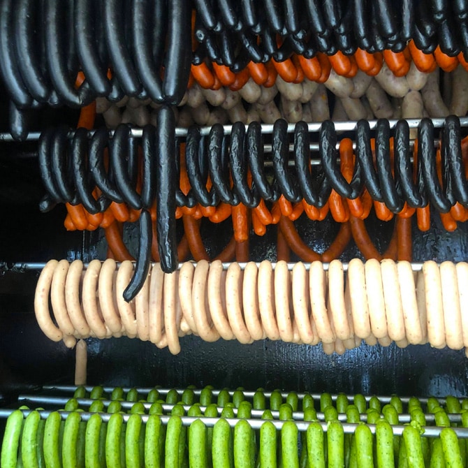 イカ墨ソーセージ/4本｜デリカッセン・お惣菜｜横須賀松坂屋｜DOSKA