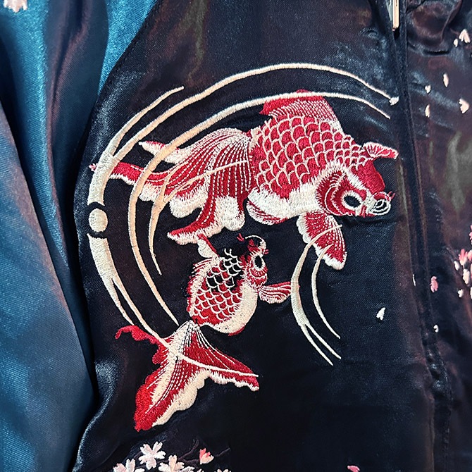 Mサイズ]桜と金魚柄刺繍リバーシブルスカジャン｜和柄｜横須賀