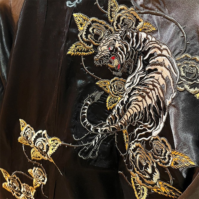 【超希少モデル】カサブランカ☆両面刺繍ロゴ入りジャケット スカジャン GKJ-002 桜と白虎 刺繍スカジャン ブラック XL | 風と地の吾