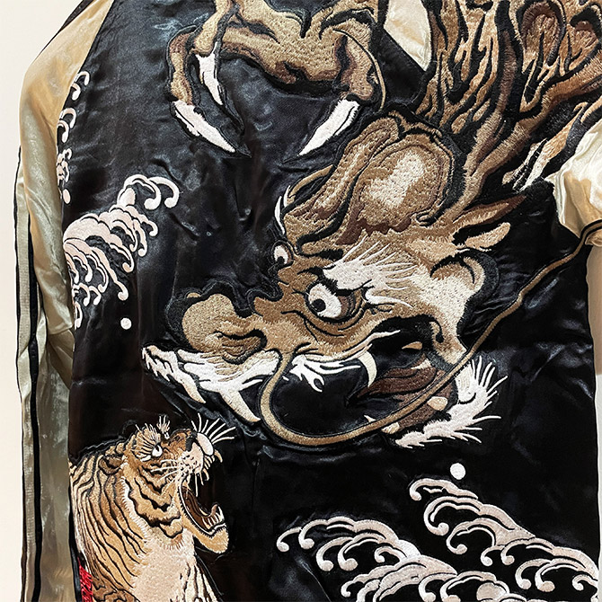 Mサイズ]横須賀龍虎波柄刺繍リバーシブルスカジャン｜和柄 龍