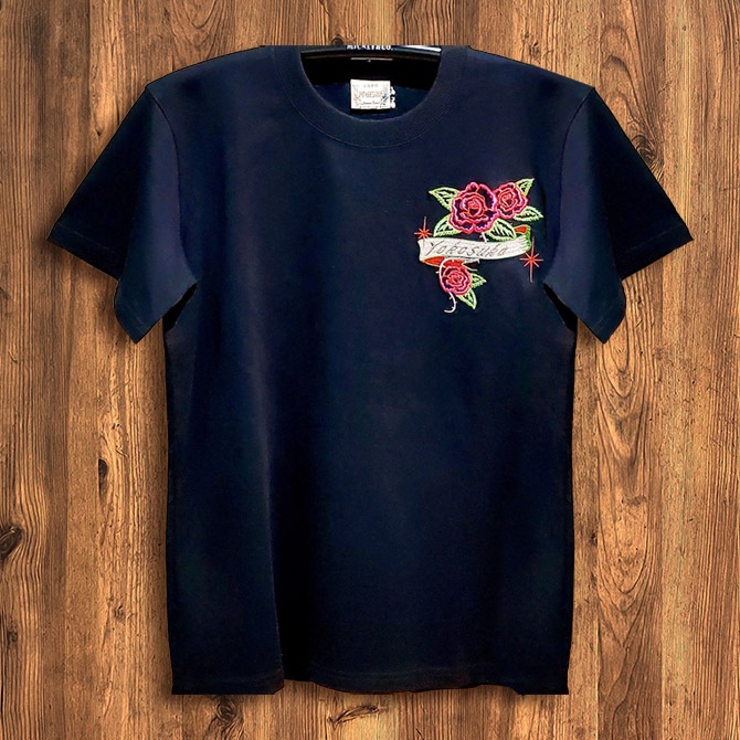 hisheravec 馬刺繍Tシャツ 美品 _ Tシャツラスト再販🐎 完売していた傘をさした馬が 手描きの