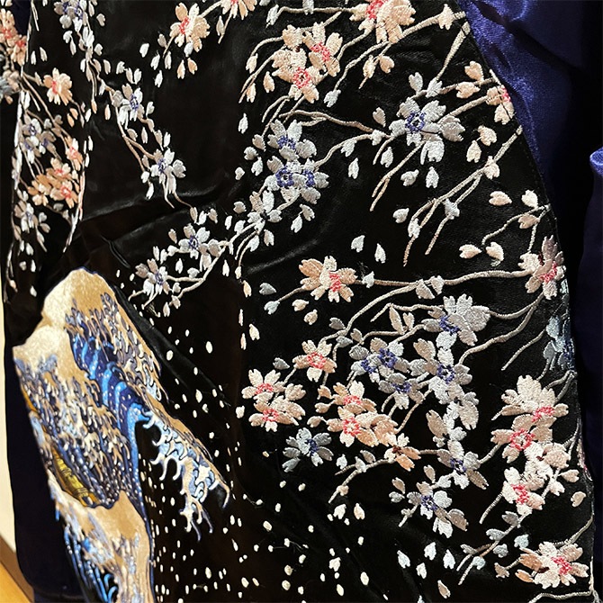 XLサイズ]横須賀桜と荒波柄刺繍リバーシブルスカジャン｜和柄 桜