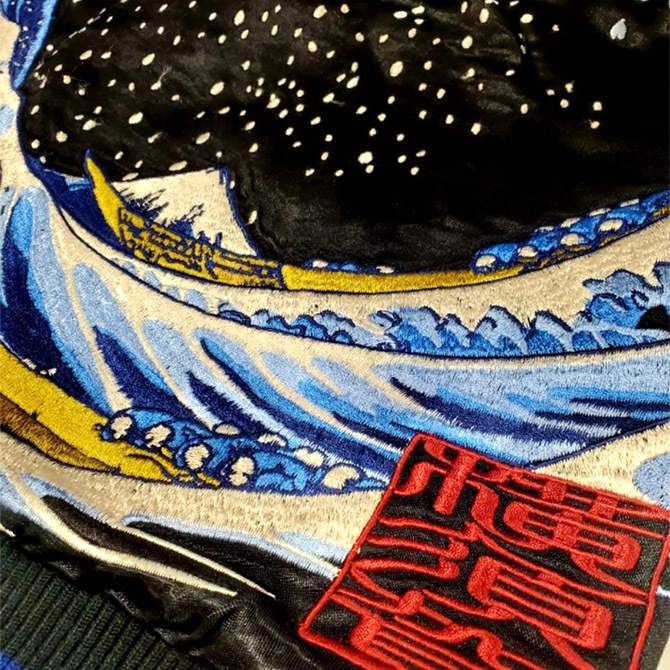 XLサイズ]横須賀桜と荒波柄刺繍リバーシブルスカジャン｜和柄 桜