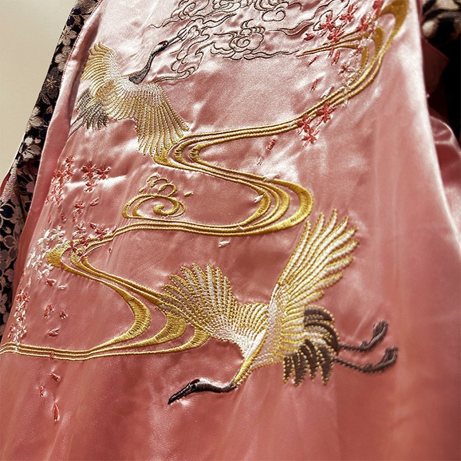 XLサイズ]桜と鶴柄刺繍ちりめん袖柄刺繍リバーシブルスカジャン ピンク