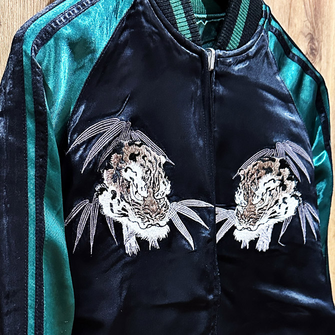 Sサイズ]緋月と虎柄刺繍リバーシブルスカジャン｜和柄｜横須賀