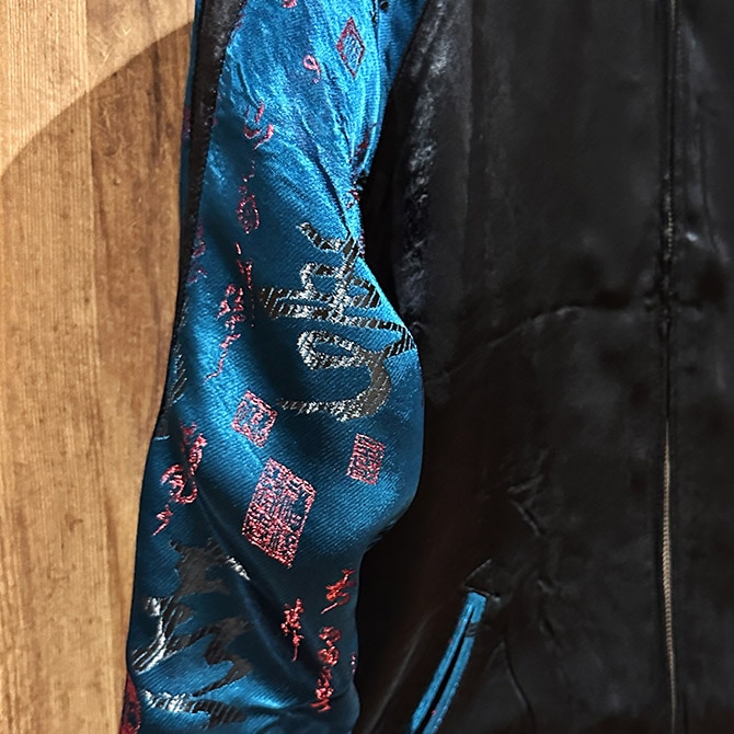 馬師努　リバーシブルスカジャン 虎　刺繍　レーヨン100％ 横須賀龍虎波柄刺繍リバーシブルスカジャンMサイズ | 神奈川県