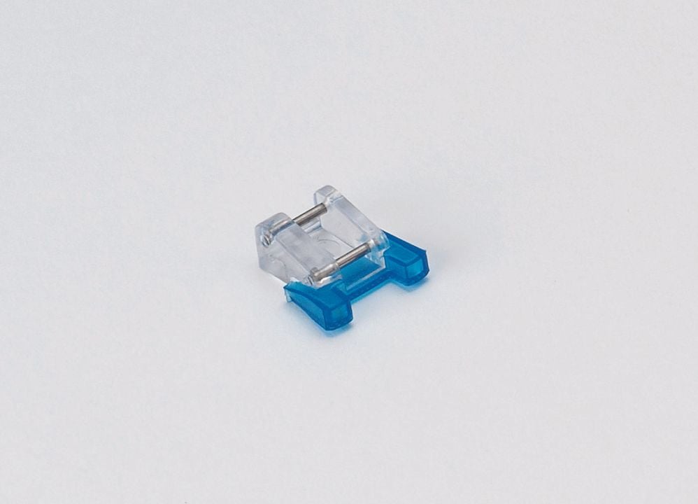 ボタン付け押さえ