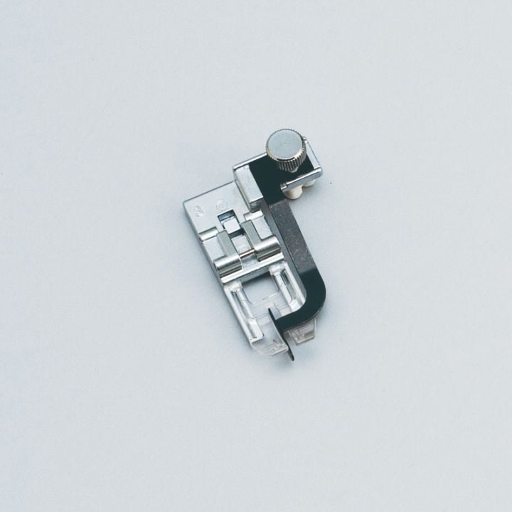 センターガイド押さえ