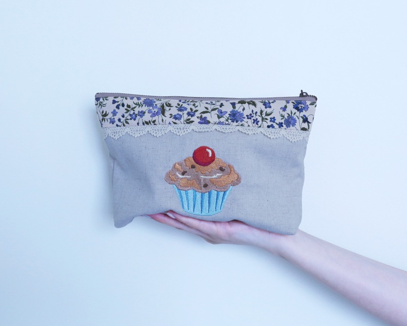 刺しゅうとアップリケのポーチ※出荷準備中