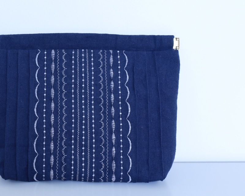 ピンタックのクラッチバッグ※出荷準備中