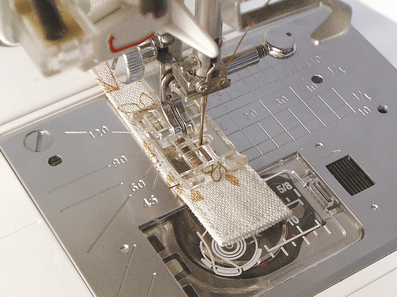 ボタンホール押さえ（透明）