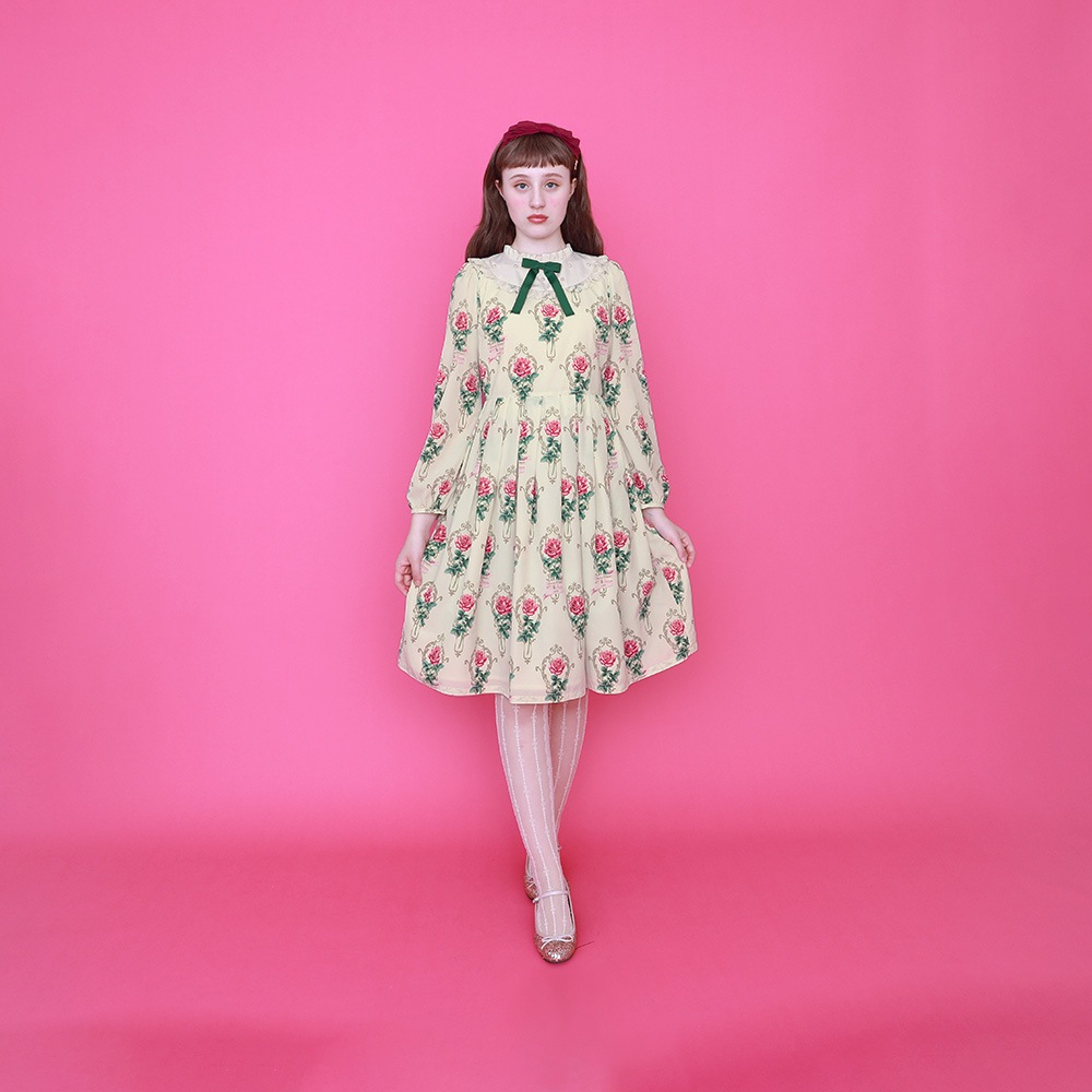 Emily temple cute バラ刺繍ワンピース Emily Temple cute バラ＆うさぎ刺繍ノースリーブワンピース