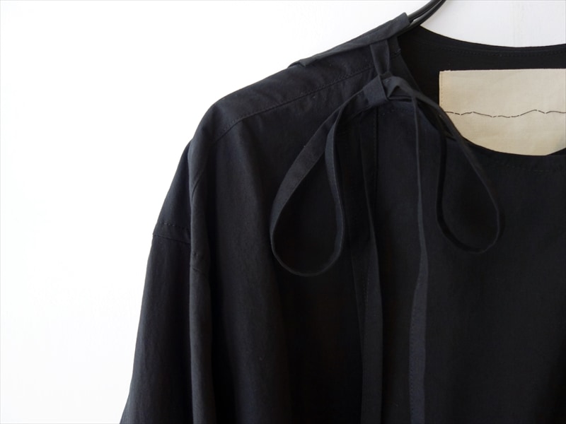 written by リトゥンバイ/ bib blouse/ ブラック | BRANDS