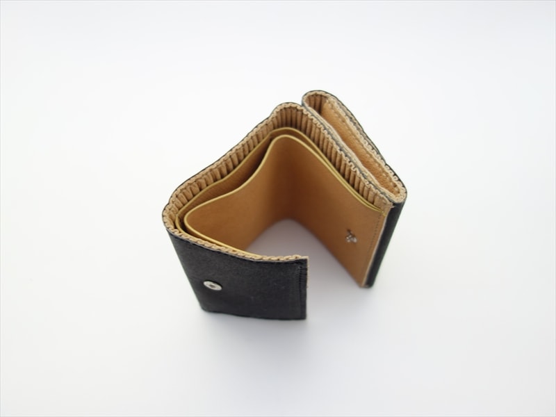 beta post���١����ݥ���/ cardboardic trifold wallet/ �֥�å�