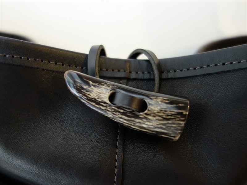 Post Production���ݥ��ȥץ����������/ 2 Pocket tote bag - Medium/ Horse Wax/ �֥�å�
