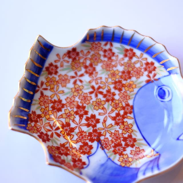 波佐見焼 桜詰 鯛型小皿 ｜ 四季折々のおしゃれな和食器通販サイト