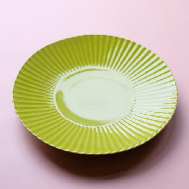 波佐見焼　若草釉　しのぎ　大皿