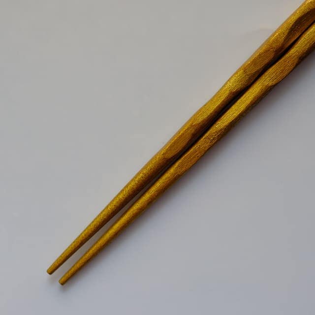 23cm　越前漆塗　面彫四角箸　金消塗